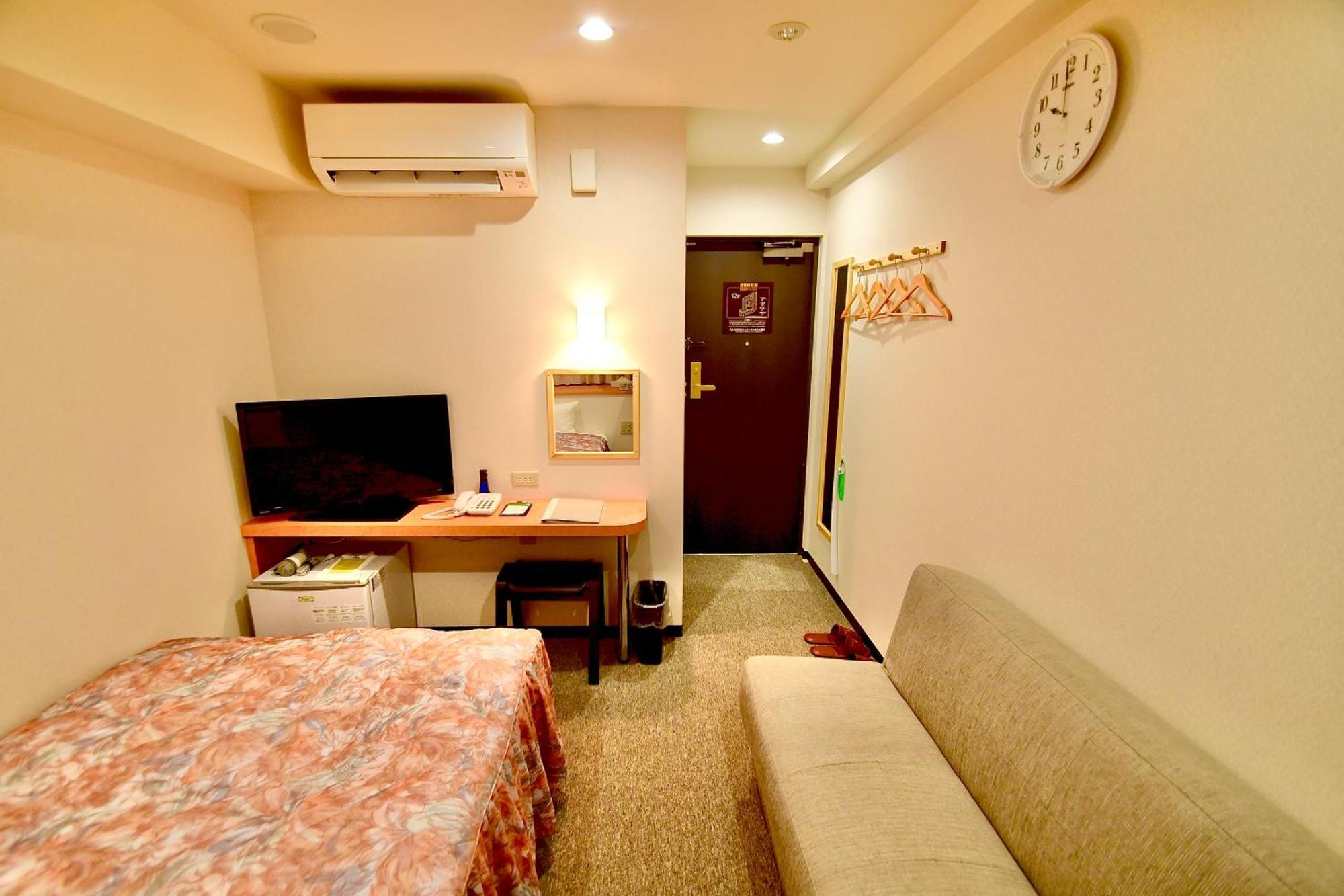 Himeji Ekimae Universal Hotel Minamiguchi Экстерьер фото