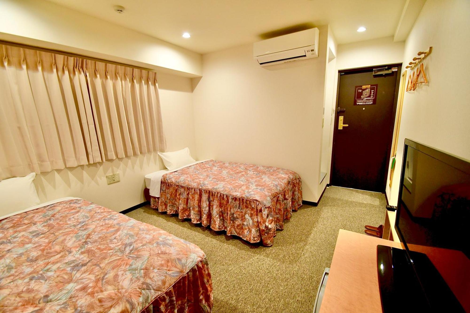 Himeji Ekimae Universal Hotel Minamiguchi Экстерьер фото