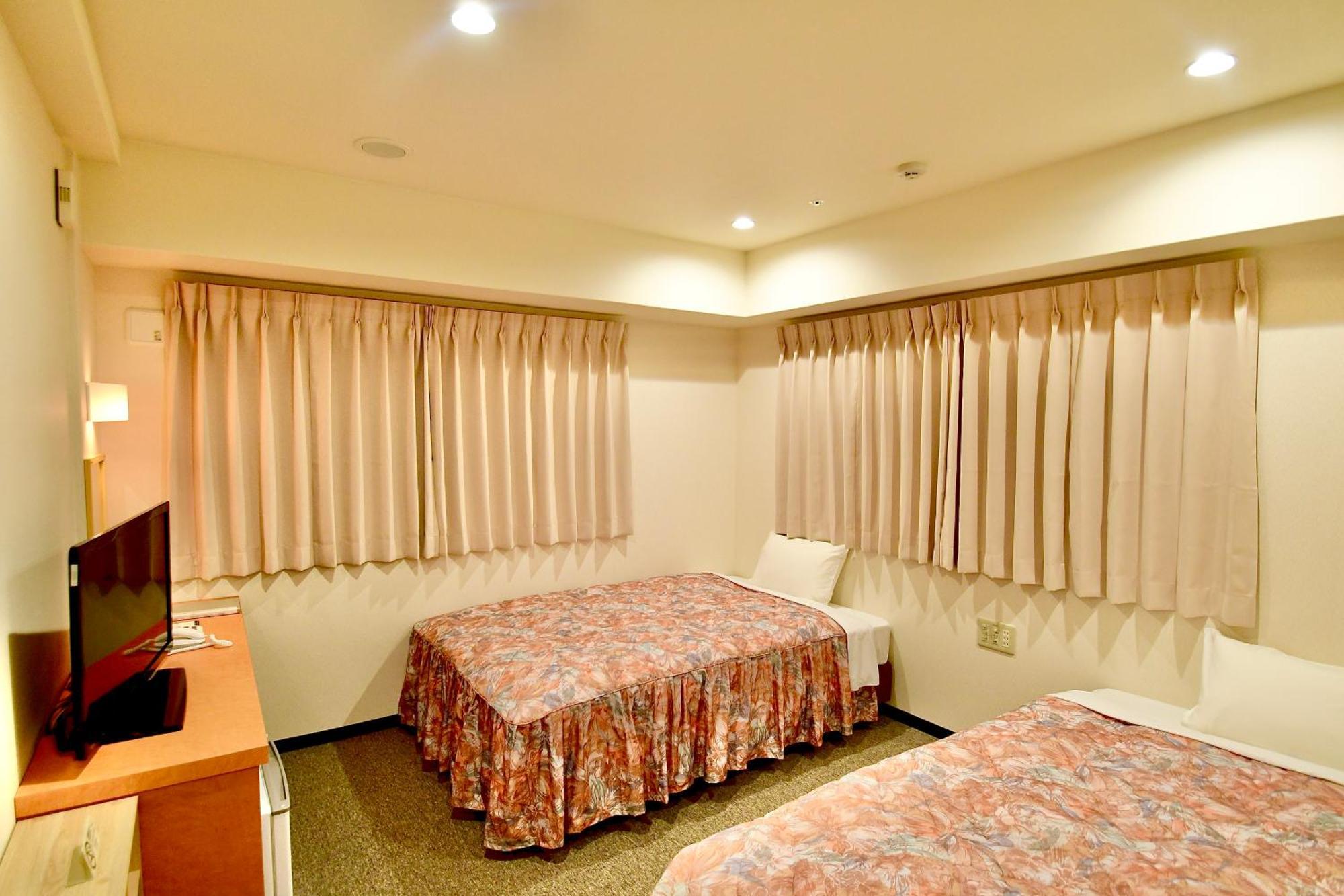 Himeji Ekimae Universal Hotel Minamiguchi Экстерьер фото