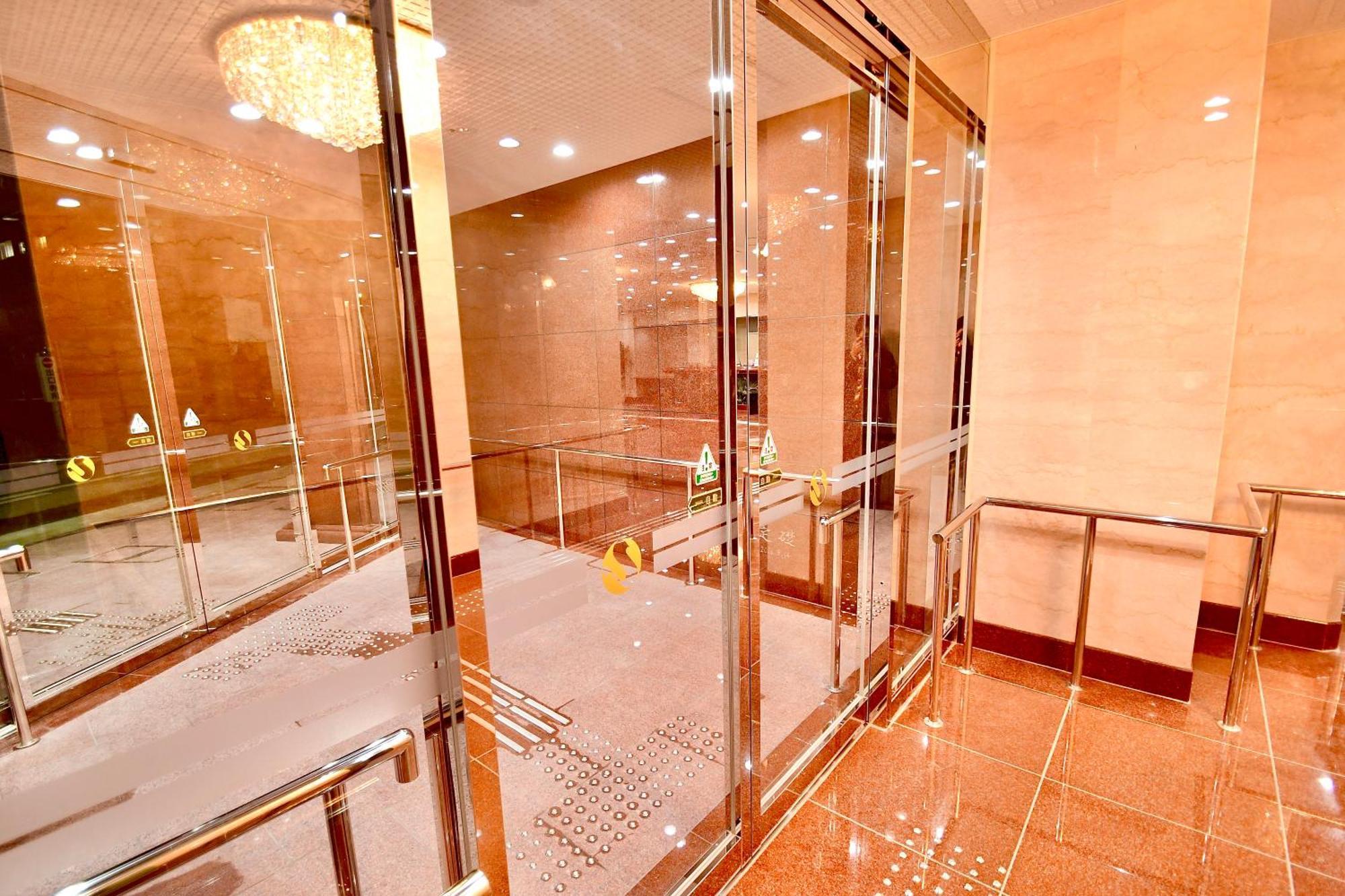 Himeji Ekimae Universal Hotel Minamiguchi Экстерьер фото