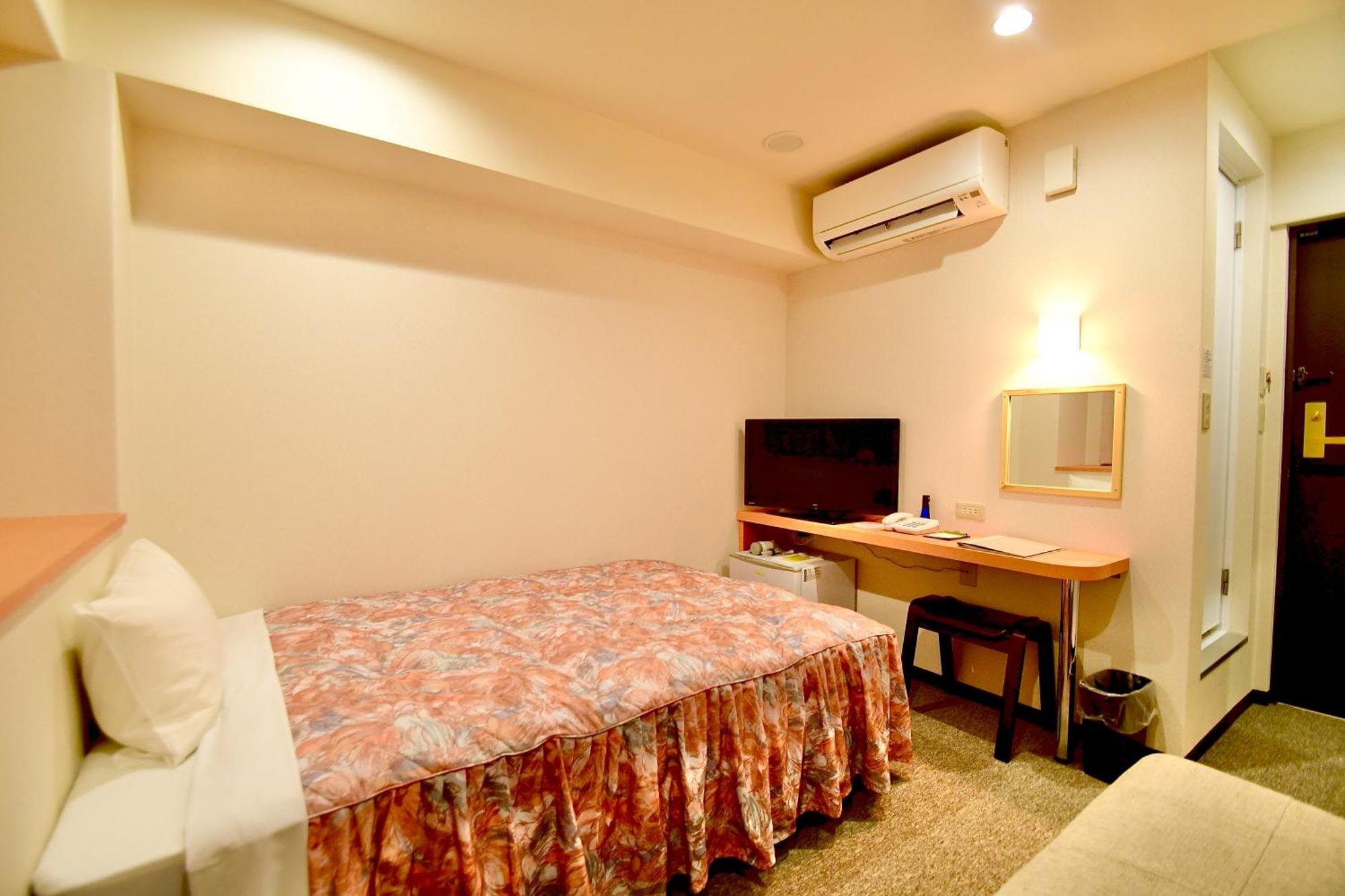 Himeji Ekimae Universal Hotel Minamiguchi Экстерьер фото