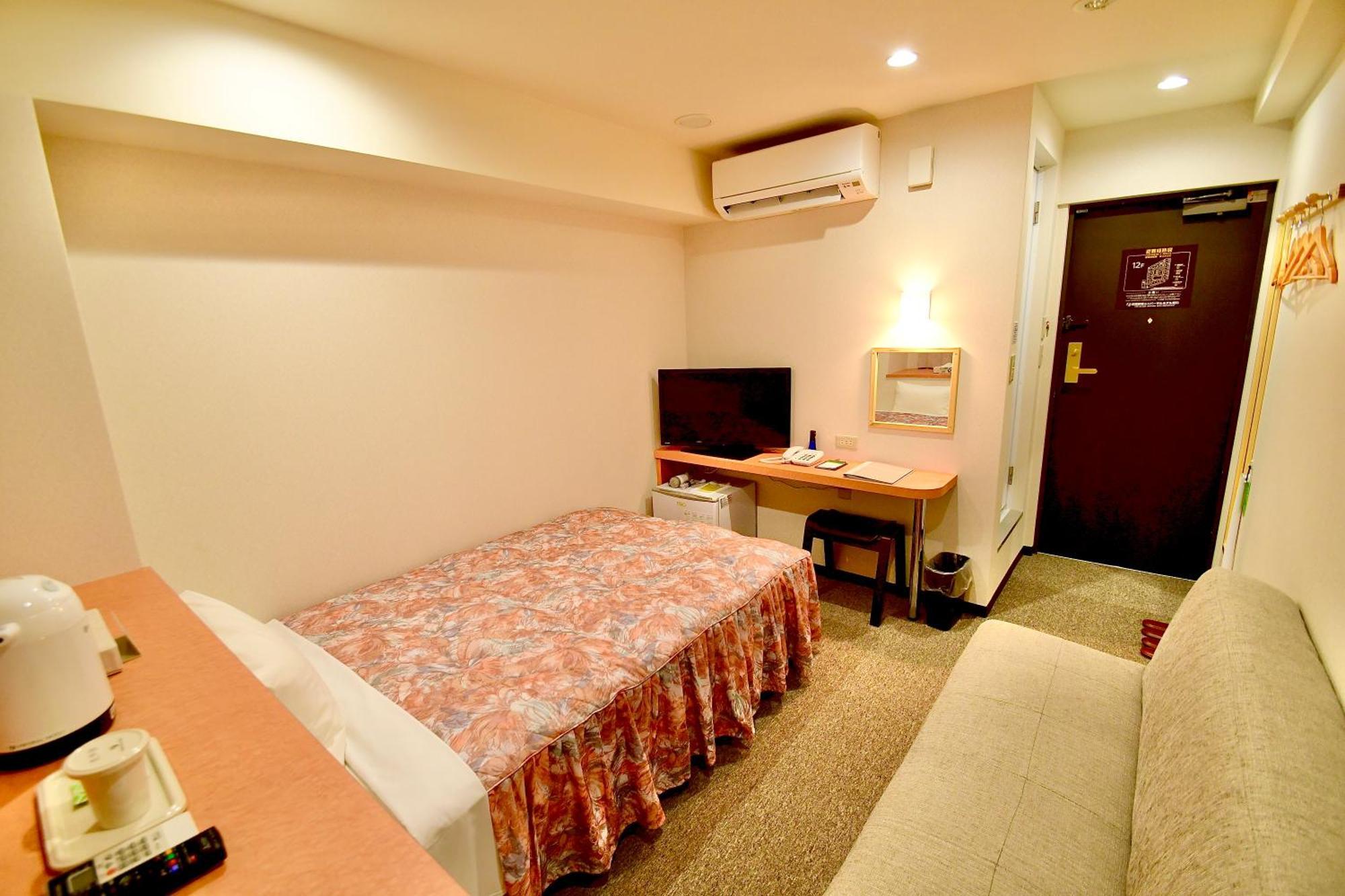 Himeji Ekimae Universal Hotel Minamiguchi Экстерьер фото