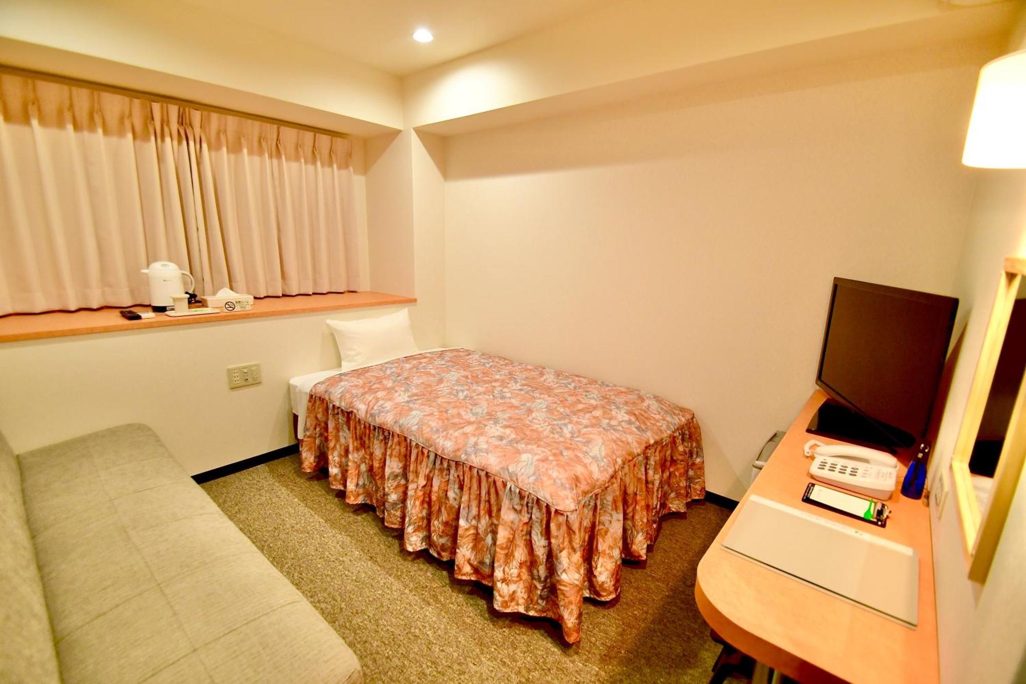 Himeji Ekimae Universal Hotel Minamiguchi Экстерьер фото